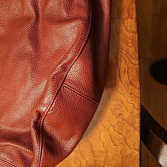 Stylish Red Leather Cuore & Pelle Shoulder Bag - Picture 3 of 9